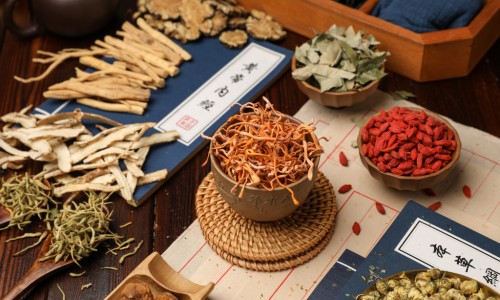 紫背草开花实拍图-紫背草的功效与作用网 | 紫背菜的营养价值与功效,紫背菜的营养价值与功效